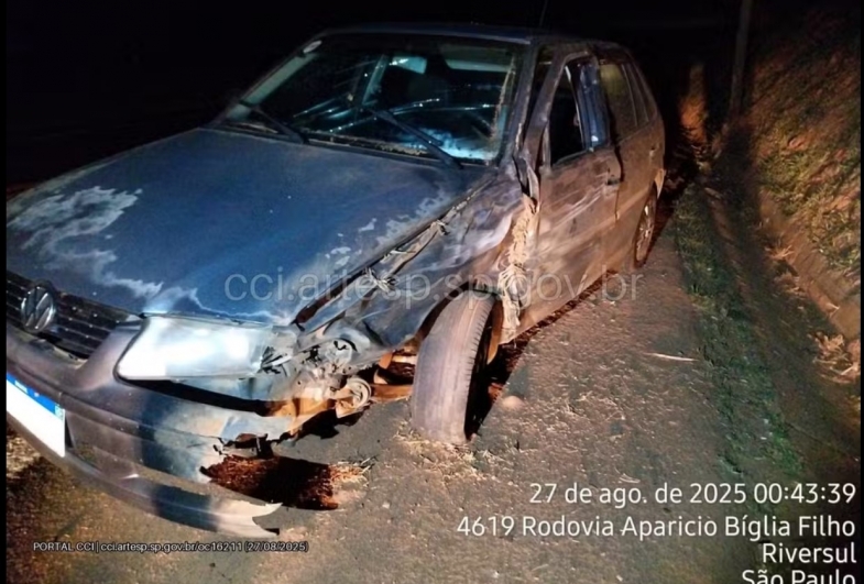 Motorista morre após perder o controle da direção e bater contra morro em rodovia de Riversul