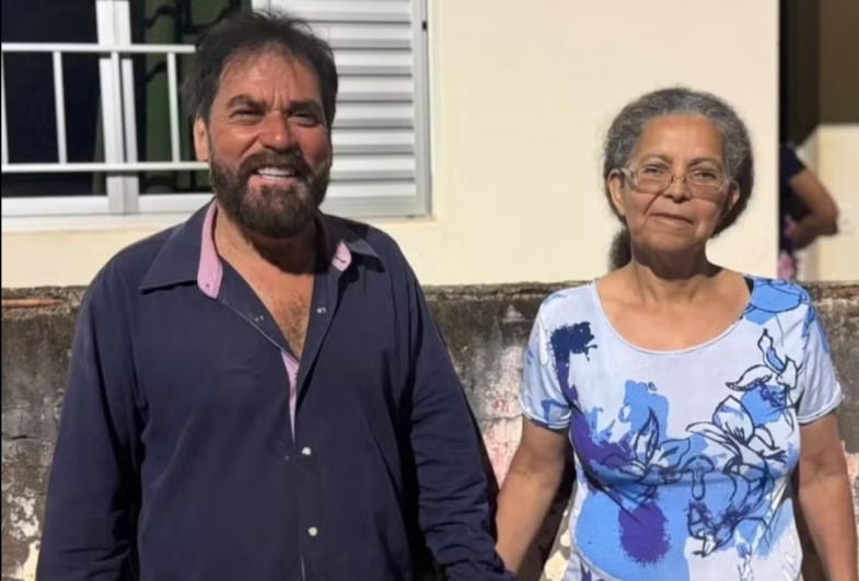 Homem que viralizou com novo sorriso após transformação em Fartura busca emprego para ajudar esposa nas despesas