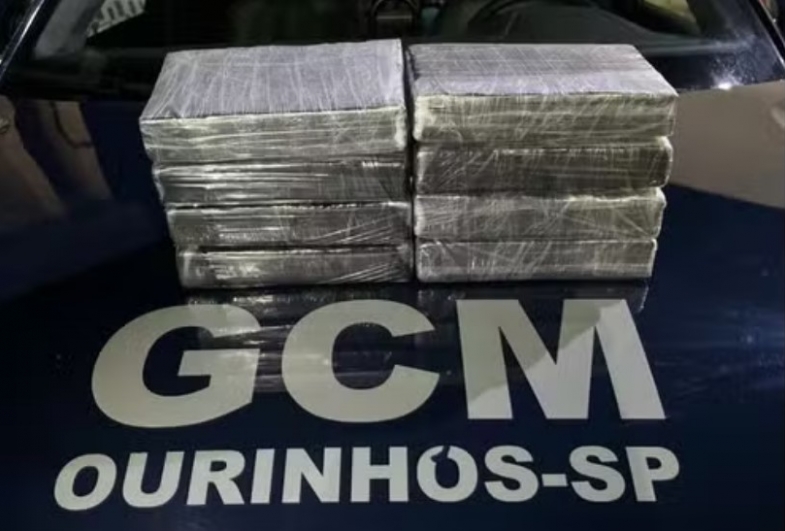 Passageiros são presos com cocaína escondida em banco de ônibus em Ourinhos
