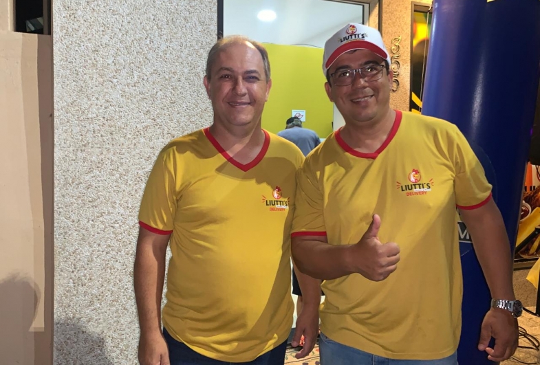 Proprietários da Liutti’s Chicken & Delivery Rodrigo e Fábio
