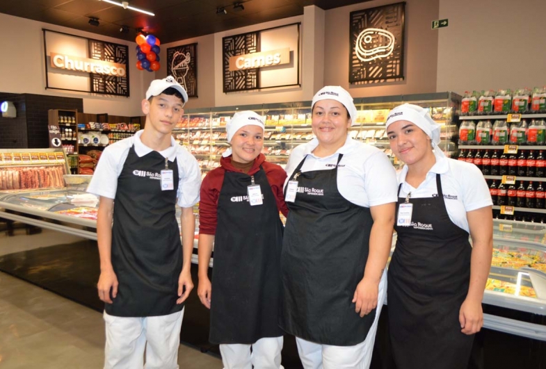 Supermercado São Roque tem padaria completa