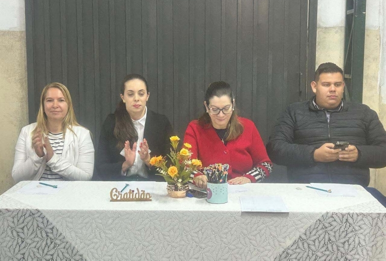 Corpo de Jurados; primeira-dama Wilma, Isabela  Galheigo, Conceição Garrote (Diretora da Emei)  e Gabriel Gomes (Assessor de Imprensa)