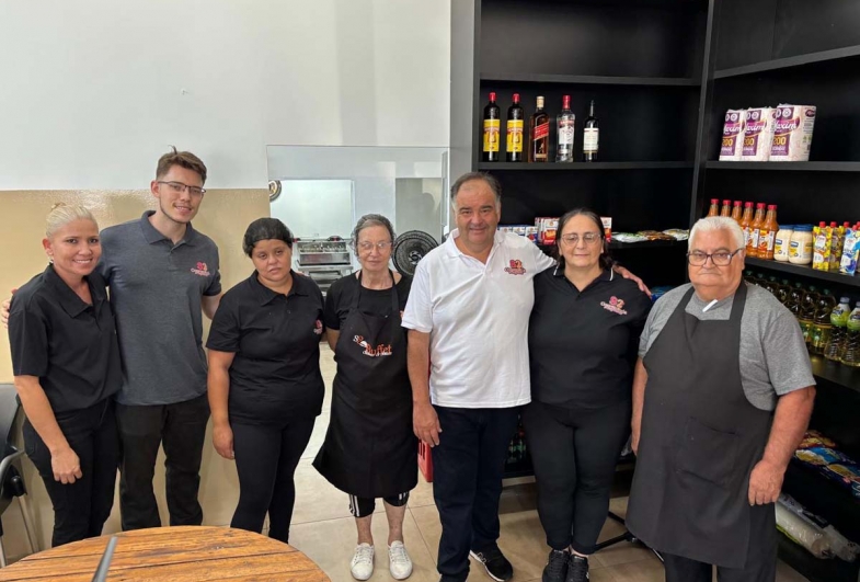 Noeli, Felipe, Vania, dona Du, Paulo, Darlene e João