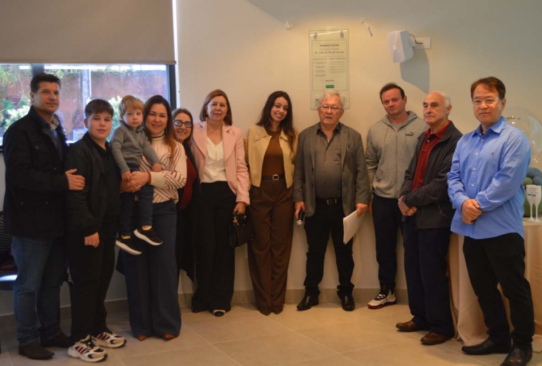 Rafael Borges, filhos Eduardo e Lucas, Dra. Juliana Brandi, Dra. Marta, Lourdes Savi, Dra. Ana Carolina Carneiro, Dr. Nilton José Gonçalves, Dr. Leandro Michelin, Dr. Paulo Massud e Dr. Valmir Kunyios