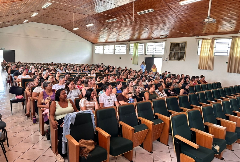 Profissionais da Educação acompanham formação  em primeiros socorros promovida pela Prefeitura