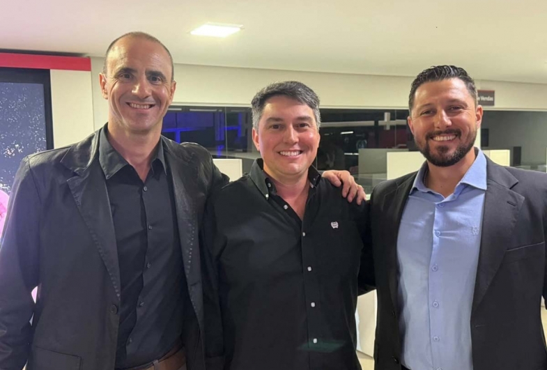 Ricardo Souza, gerente geral Thai Toyota - SP, Djalma Neto, gerente Nacional da marca Toyota, Grupo EBD,  Danylo Modesto, Consultor Regional de Vendas TBD (Toyota do Brasil)