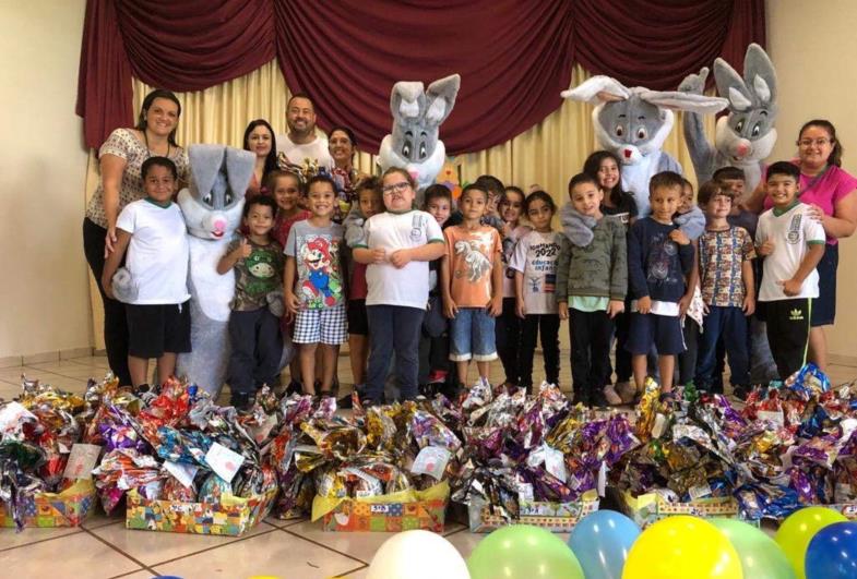 Fartura entrega 1.800 ovos de Páscoa para alunos da rede e filantrópicas