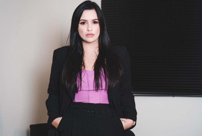 Tribunal invisível: O peso do julgamento social  sobre as mulheres