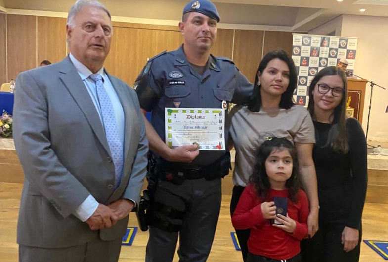 Deputado Conte Lopes durante homenagens