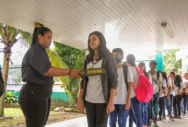 Câmara de Ourinhos aprova uso obrigatório de detectores de metais em escolas públicas e privadas