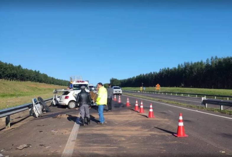 Quatro pessoas morrem após carro da Secretaria de Saúde de Manduri bater em bi-trem
