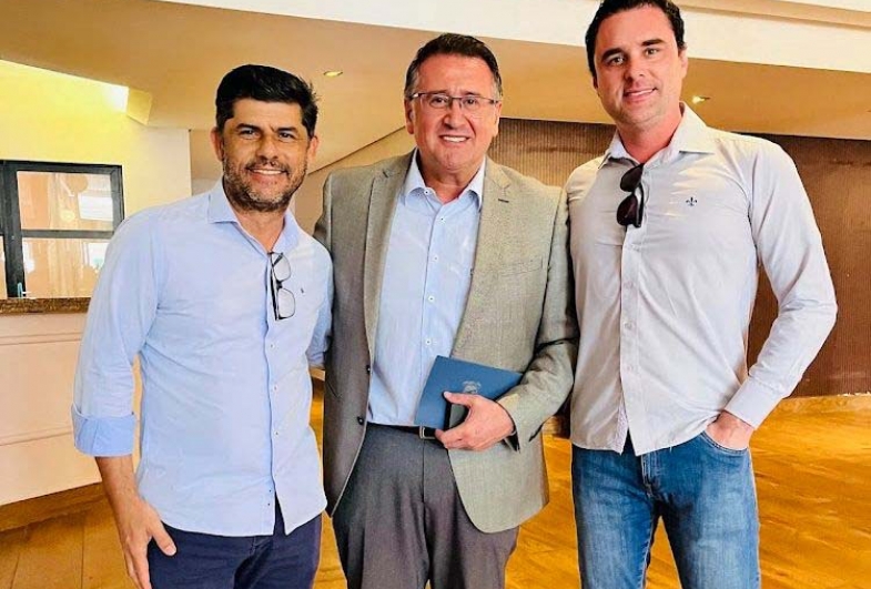 Dr. Preto, prefeitos Roberto Araujo e Zé Ramiro (Itaí)