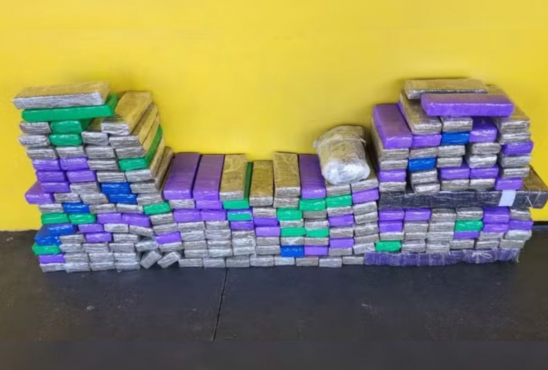Polícia Rodoviária apreende 140 kg de maconha e prende duas pessoas após fiscalização em Ourinhos
