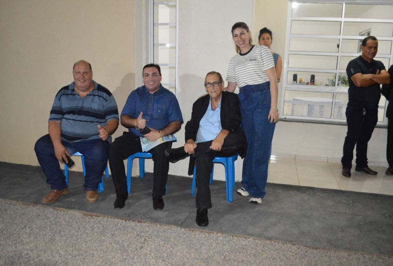 Secretários Alexandro Enz e Xão Chechi, prefeito Valtinho Boranelli e Patrícia