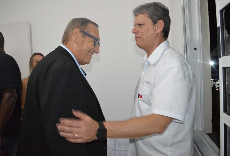 Momento de descontração entre o prefeito e o governador