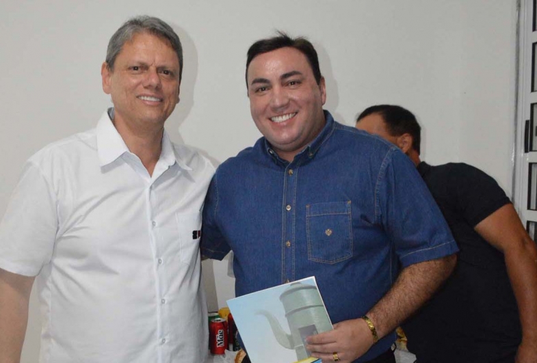 Governador Tarcísio de Freitas e assessor Xão Chechi