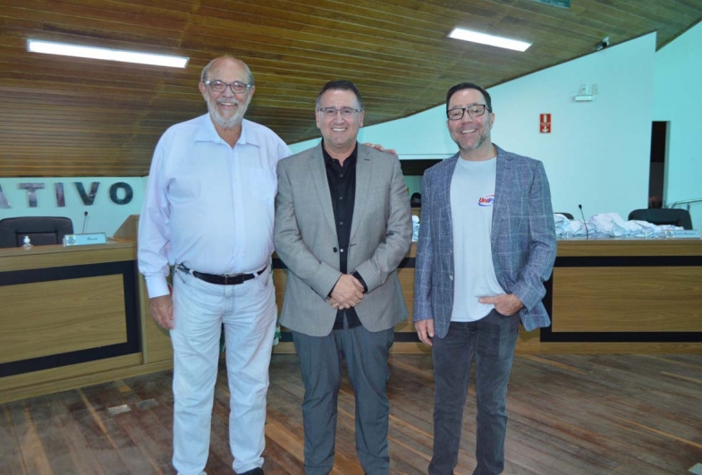 Professor Dr. Antonio Luiz Caldas Júnior, prefeito Roberto Araujo e Dr. Alexandre José Braga Chaddad