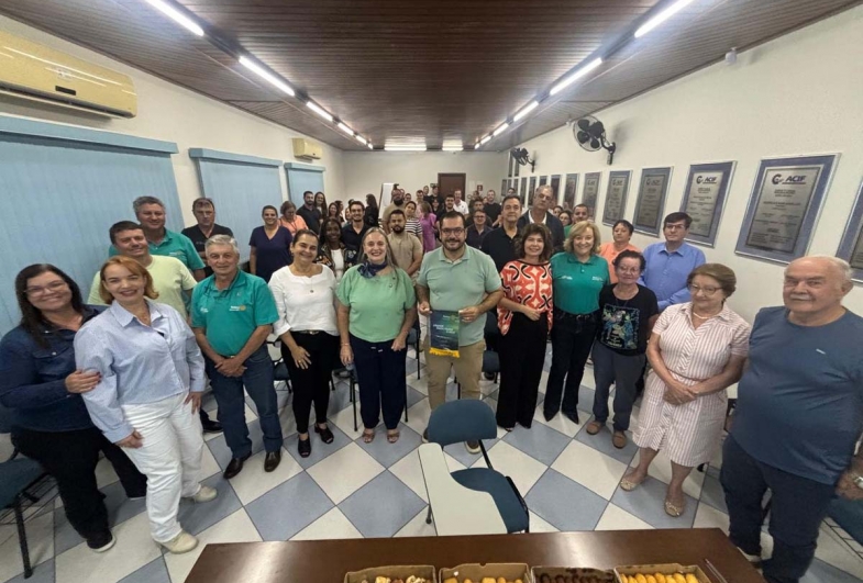 Os participantes da primeira reunião de proposta de implantação do Rotary Club em Fartura