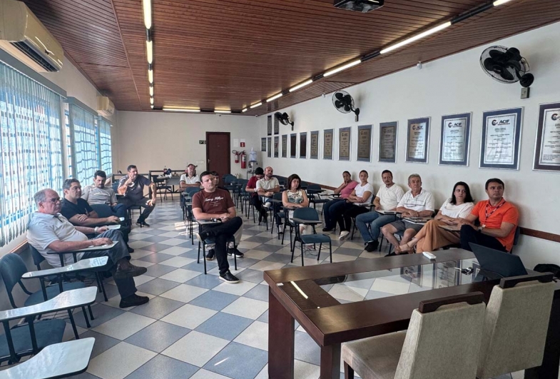 Empresários do setor gastronômico participaram de  encontro promovido pela Prefeitura de Fartura e Acif