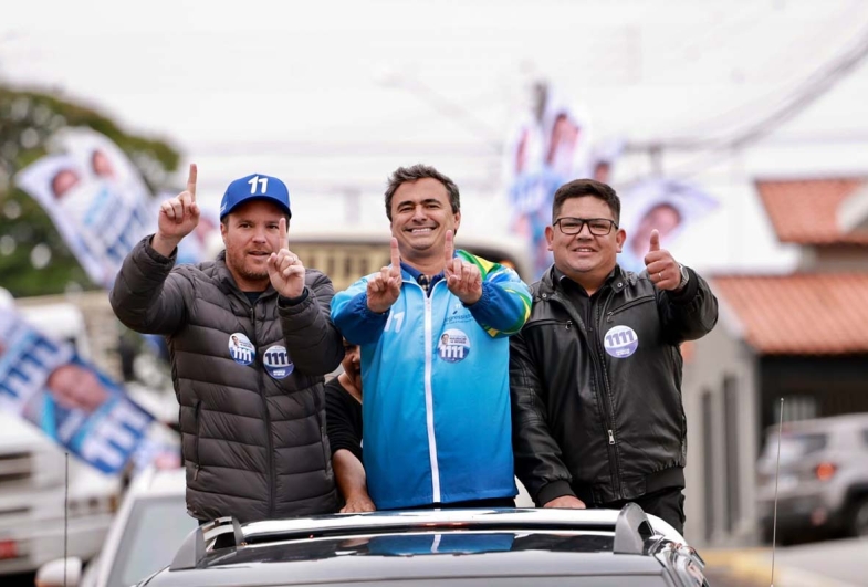 Em Itatinga, Maurício Neves participou de uma carreata conduzida por Leonardo Zanardo e pelo vereador Diego Batista