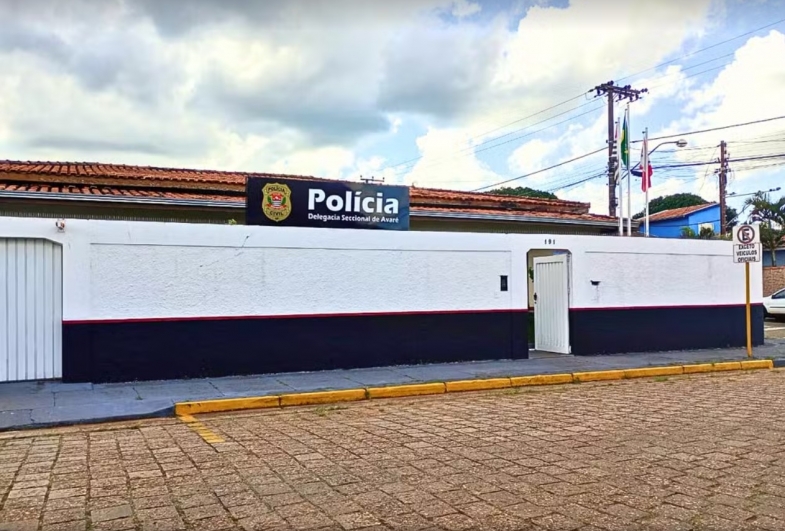 Homem invade casa, esfaqueia ex-companheira enquanto ela dormia e foge  em Avaré