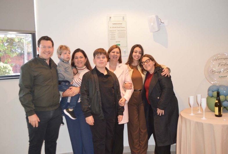 Dr. João Alberto Gonçalves, Dra. Juliana B. C. Gonçalves e os filhos Lucas e Eduardo, Lourdes Savi Carneiro, Ana Carolina Carneiro e Dra. Marta Brandi Gonçalves