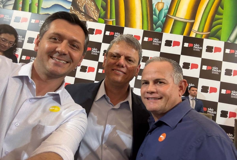  Prefeito de Taguaí Edinho oficializa construção de 127 casas 