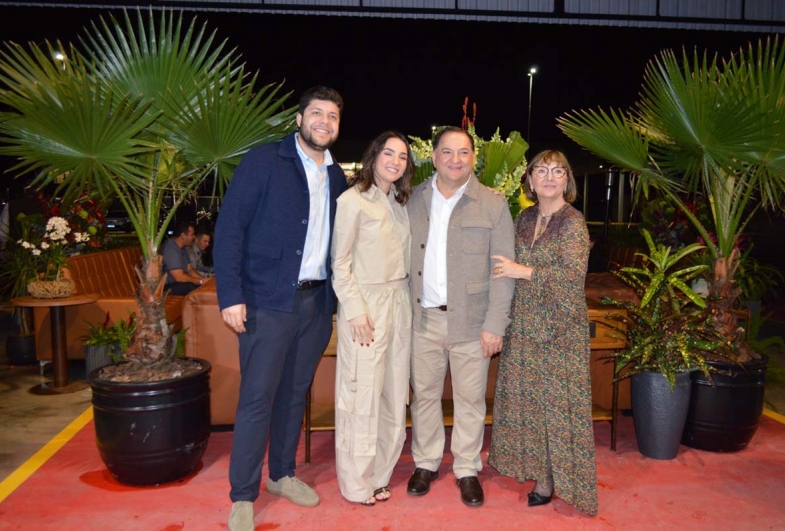 Sócio Márcio Menegazzo, sua esposa  Vilma, a filha Sophia e o genro João