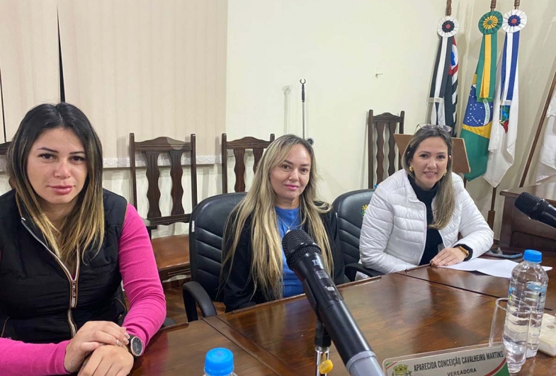 Vereadora Ana Carla Teles, vereadora Conceição e vereadora Camila Bagnatori