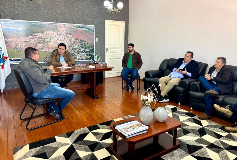 O prefeito Cristiano Amorim recebeu representantes da Secretaria de Agricultura e  Abastecimento do Estado de São Paulo