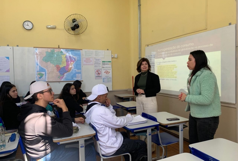 A diretora da escola Coronel Marcos  Ribeiro Eliane Socorro de Almeida