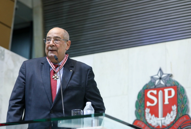 Com trabalho voltado à comunicação e educação, Claudio Mansur Salomão recebe Colar de Honra na Alesp