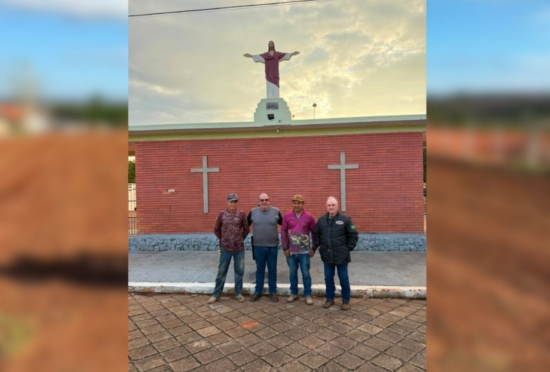 Marcão do Haras com servidores do Cemitério Municipal