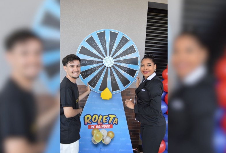 Os clientes tiveram a oportunidade de girar a roleta de brindes, podendo ganhar até R$200,00 em vale compras no mercado