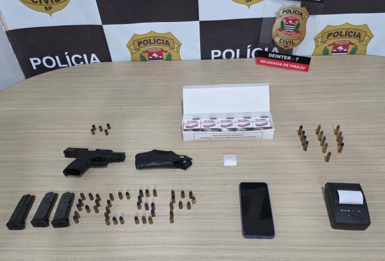 Polícia Civil de Piraju prende homem e apreende arma, munições, droga e máquinas de jogo em bar
