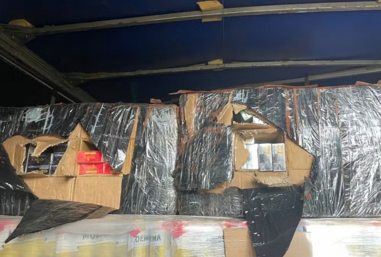 Polícia Rodoviária apreende 60 fardos de produtos contrabandeados durante operação em rodovia de Iaras