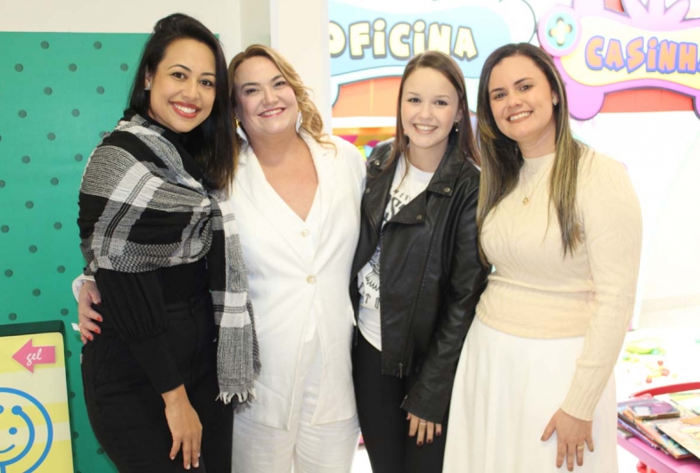 Viviane, Dra. Gabriela, Larissa e Thaís