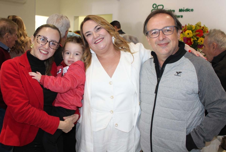 Isabela, Lara, Dra. Gabriela e Junior Kabeção