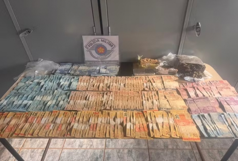 Em duas ações, polícia apreende quase 10 kg de drogas em carro blindado e prende suspeito com quase R$ 10 mil em dinheiro