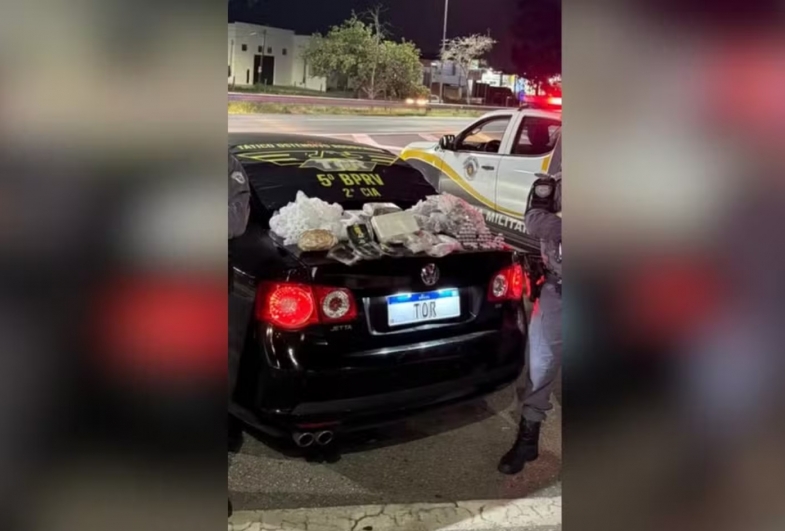 O motorista foi preso por tráfico de drogas após ser abordado na SP-127 em Itapetininga — Foto: Reprodução/Polícia Rodoviária