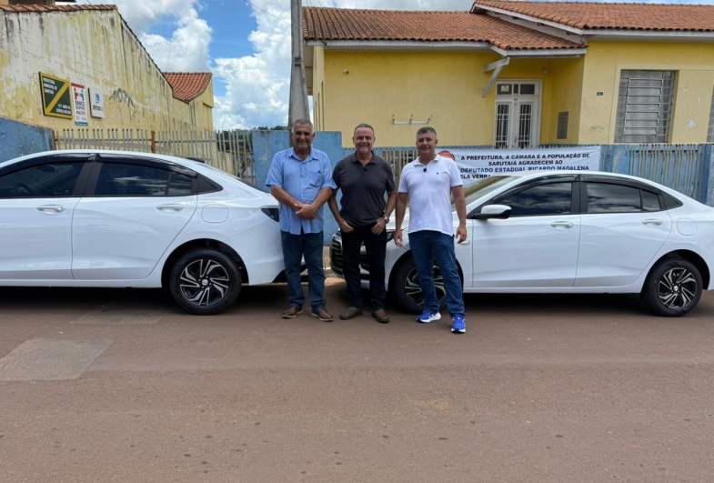 João, Ricardo Madalena e Rodrigo com os dois novos carros