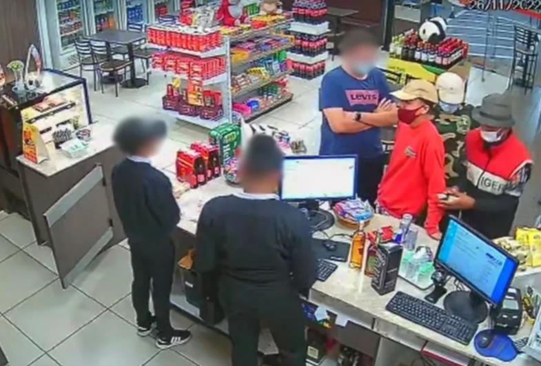 Ladrões obrigam motorista sequestrado a comprar R$ 3,3 mil em bebidas
