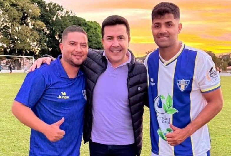 Leandro Condinho, prefeito Cristiano Amorim  e jogador Bruno Rocha