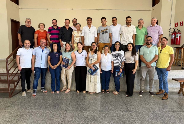 Lideranças de Itaberá prestigiando o deputado Maurício Neves