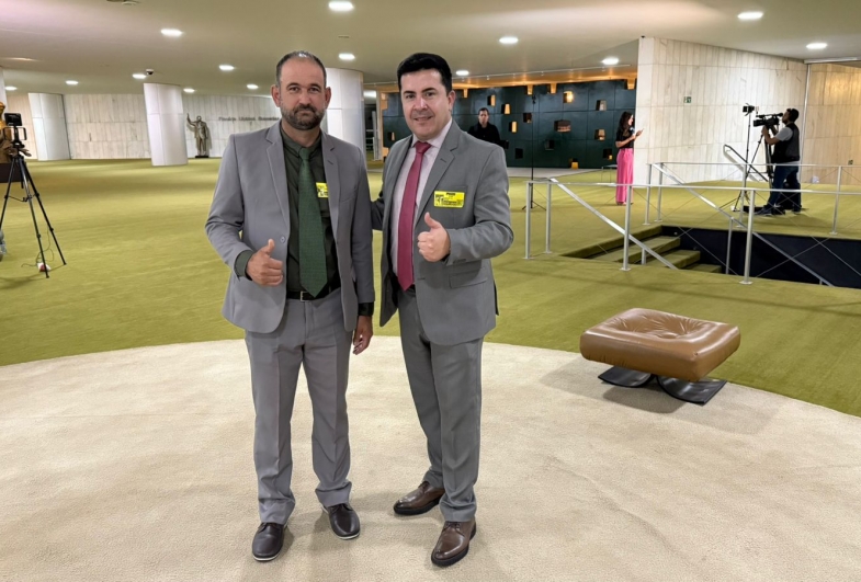 Luciano e Amorim no Salão Verde do Congresso Nacional