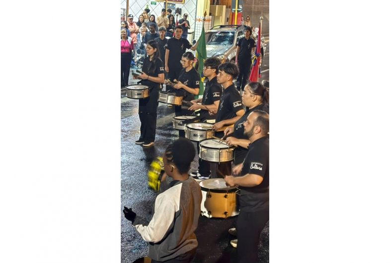 Mesmo com chuva, as apresentações continuaram