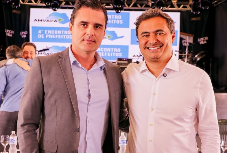 Prefeito de Itaí e presidente da Amvapa Zé Ramiro  e o deputado federal Mauricio Neves