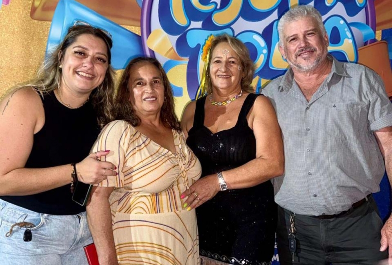 Naiara, dona Elza, Neide Tantini  e prefeito Roberval