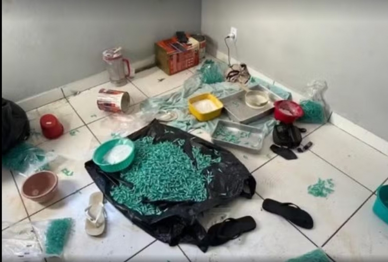 Policiais apreenderam 4,3 kg de cocaína, 2,5 kg de crack e 500 gramas de maconha com três suspeitos de tráfico e associação criminosa em Itapetininga (SP) — Foto: Polícia Militar/Divulgação