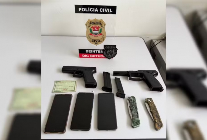 Polícia apreende simulacros e canivetes na casa de adolescente suspeito de planejar atos violentos em SP
